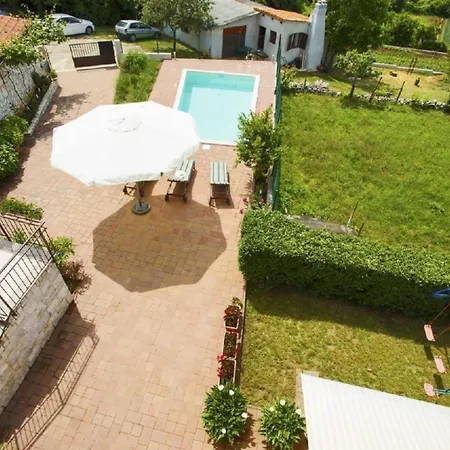 Holiday home Im Dorf Kujici
