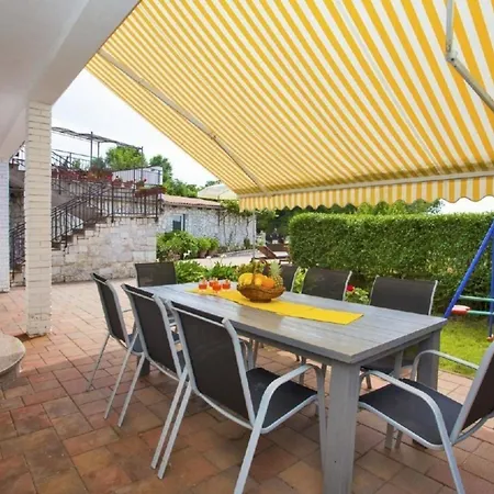 Holiday home Im Dorf Kujici *